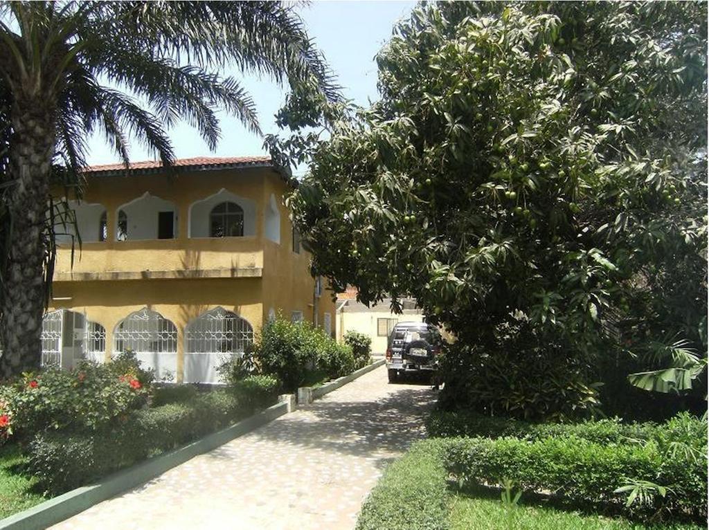 One World Village Guesthouse Bakau Exterior photo